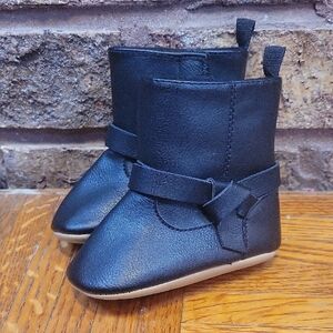 Old Navy Black Baby Boots Size 3-6 Months